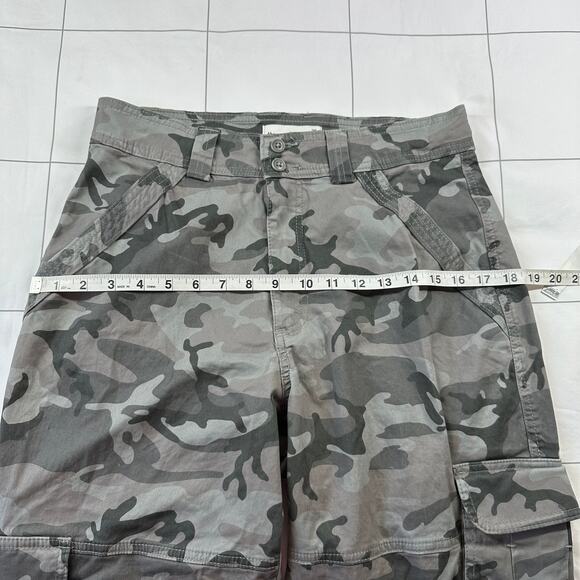 Abercrombie & Fitch Pants Womens 30 Short Green Gray Camo Relaxed Cargo Utility - Picture 9 of 13